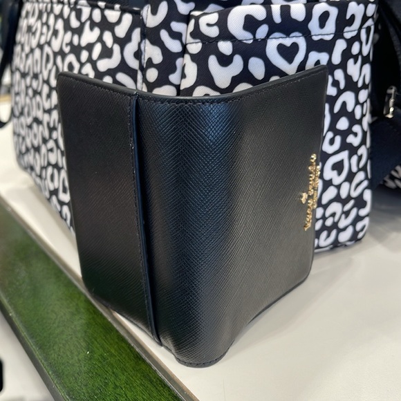 Kate Spade Madison Small Bifold Wallet
Black
NWT - Picture 13 of 16